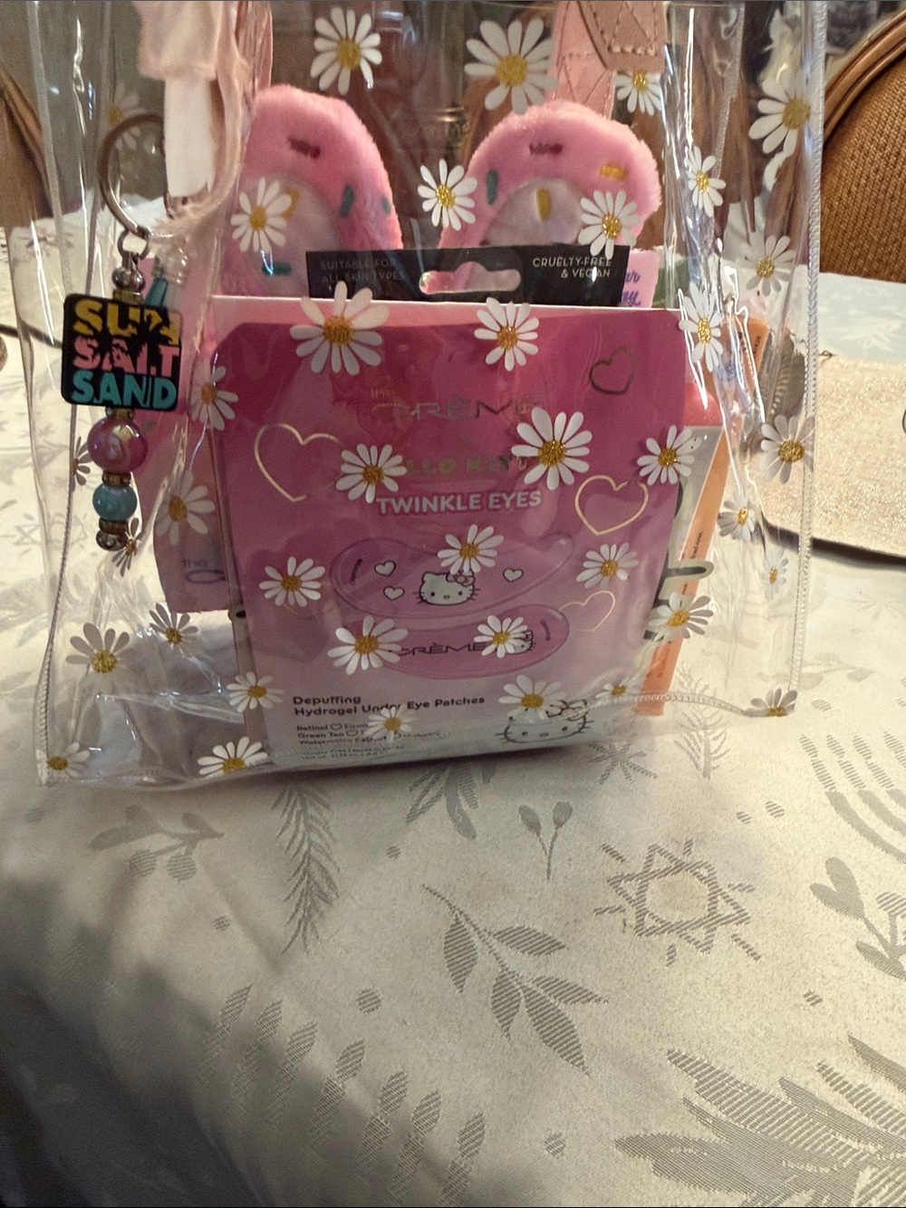 Pink Daisy Clear Tote with Pink Beauty Kit